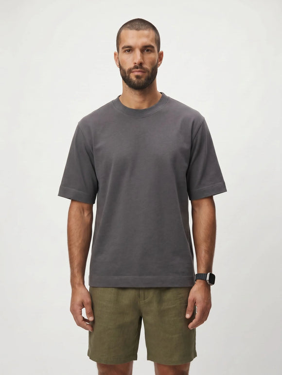 BVM TP TEE 002 CHR 03 half body front